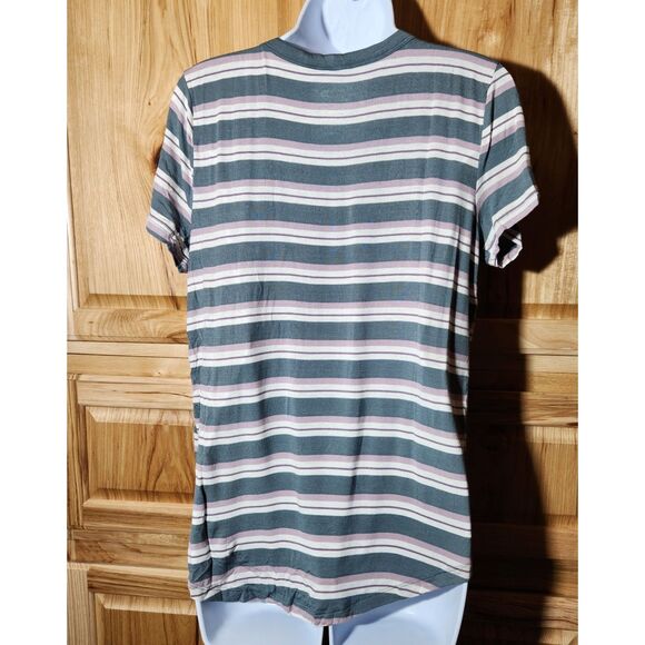 SO V Neck Tees | Women’s Size Medium | Bundle of 2 - Picture 6 of 13